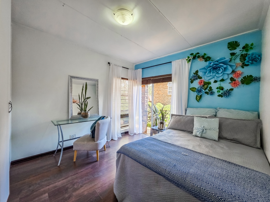5 Bedroom Property for Sale in Faerie Glen Gauteng