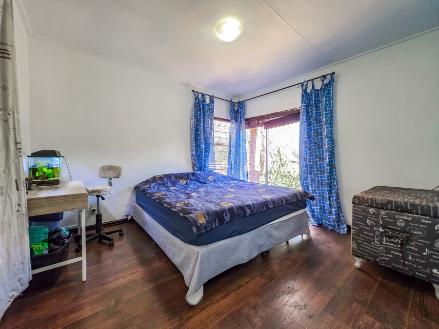 5 Bedroom Property for Sale in Faerie Glen Gauteng