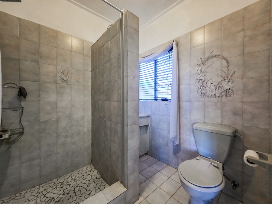 5 Bedroom Property for Sale in Faerie Glen Gauteng