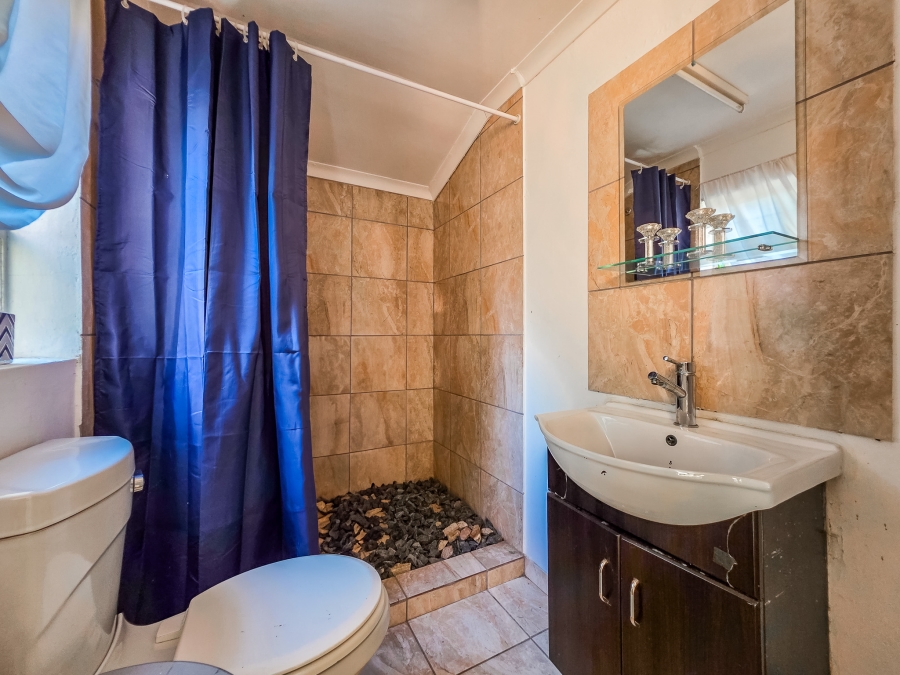 5 Bedroom Property for Sale in Faerie Glen Gauteng