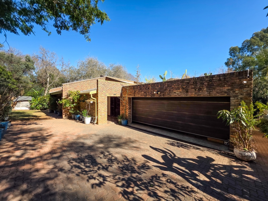 5 Bedroom Property for Sale in Faerie Glen Gauteng