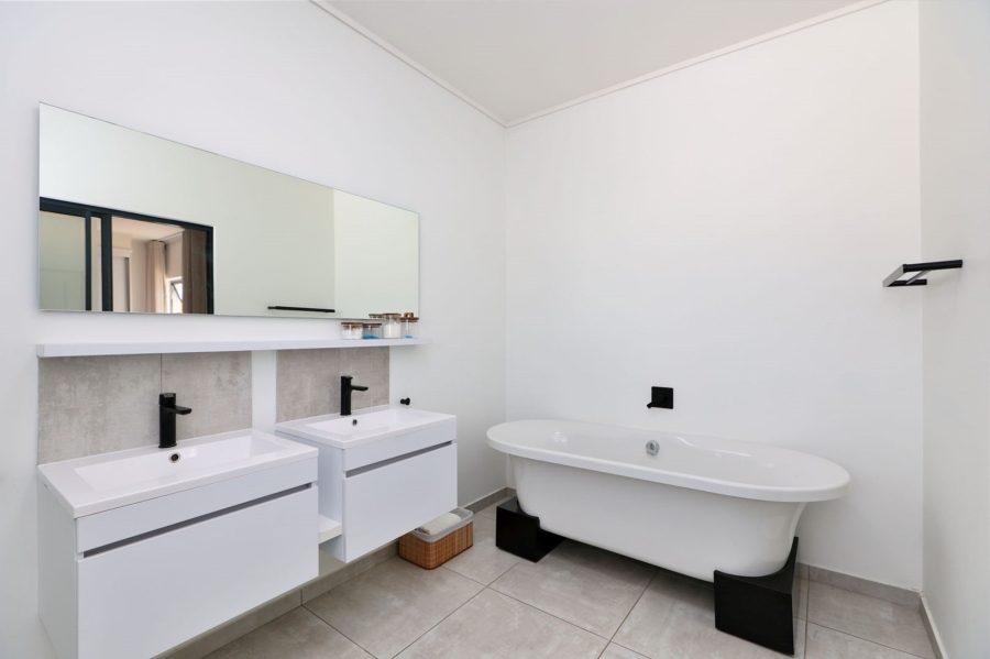 4 Bedroom Property for Sale in North Riding Gauteng