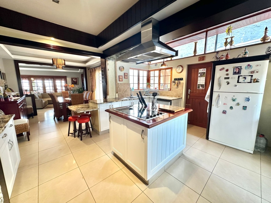5 Bedroom Property for Sale in Oakdene Gauteng