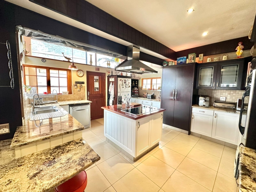 5 Bedroom Property for Sale in Oakdene Gauteng