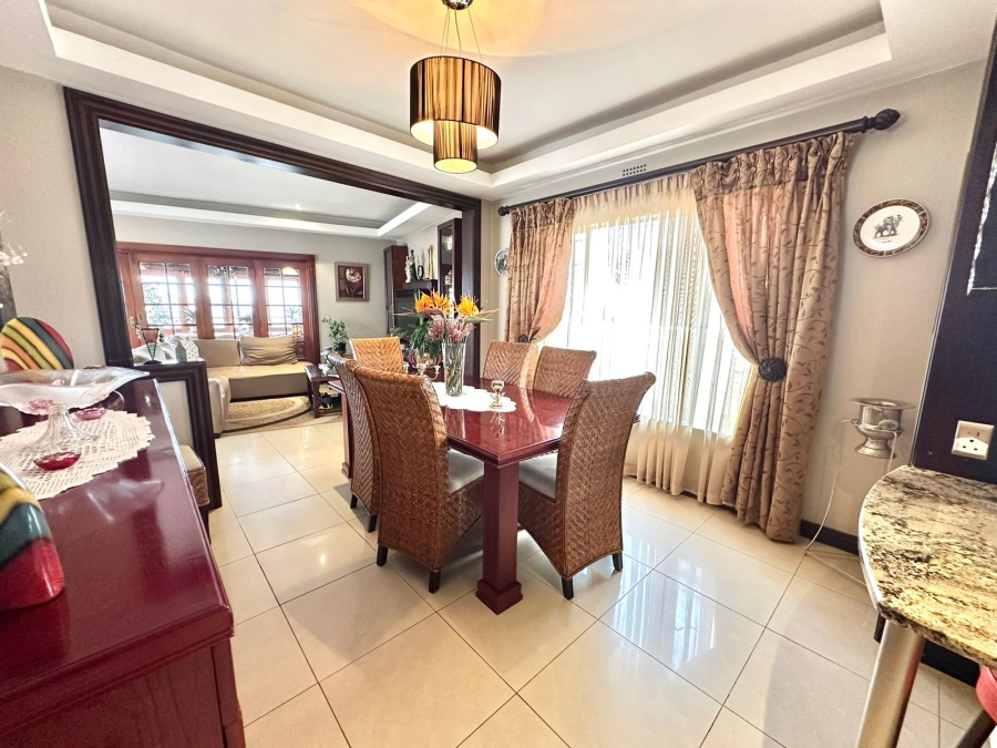 5 Bedroom Property for Sale in Oakdene Gauteng