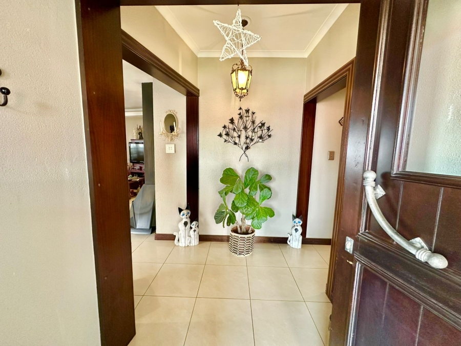 5 Bedroom Property for Sale in Oakdene Gauteng