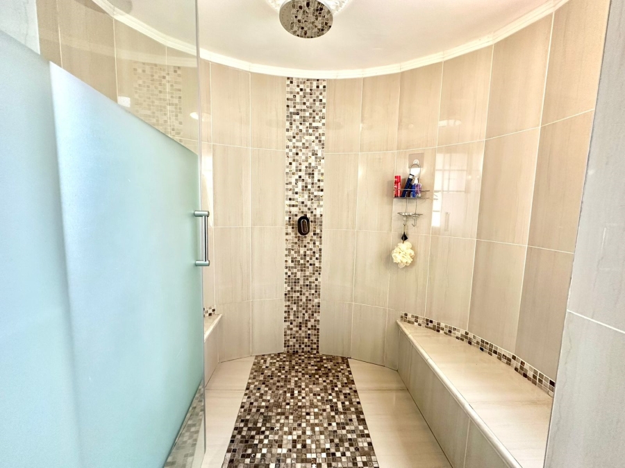 5 Bedroom Property for Sale in Oakdene Gauteng