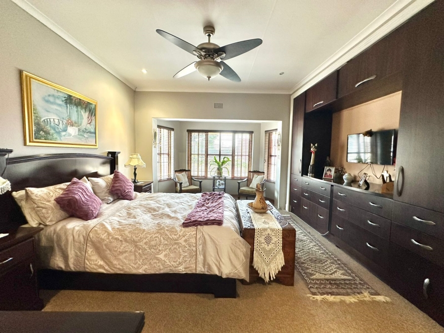 5 Bedroom Property for Sale in Oakdene Gauteng