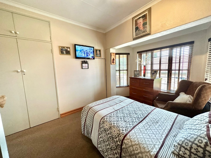 5 Bedroom Property for Sale in Oakdene Gauteng