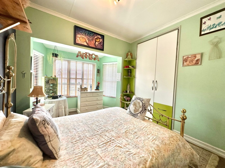 5 Bedroom Property for Sale in Oakdene Gauteng