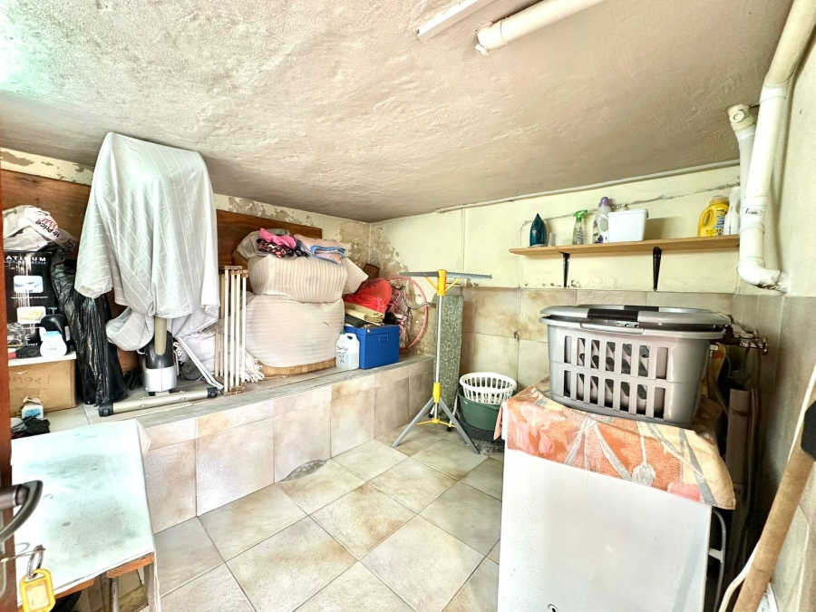 5 Bedroom Property for Sale in Oakdene Gauteng