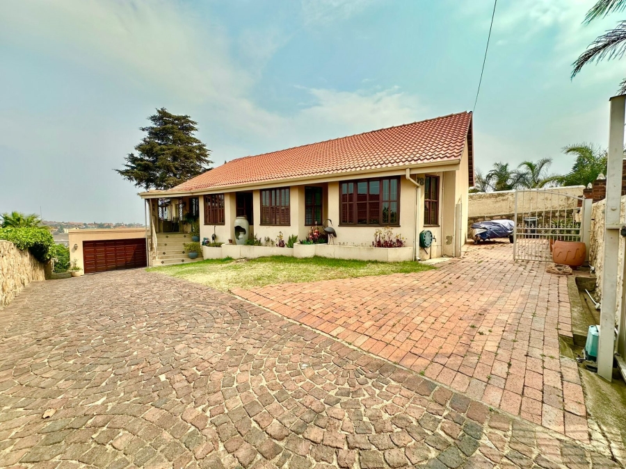 5 Bedroom Property for Sale in Oakdene Gauteng