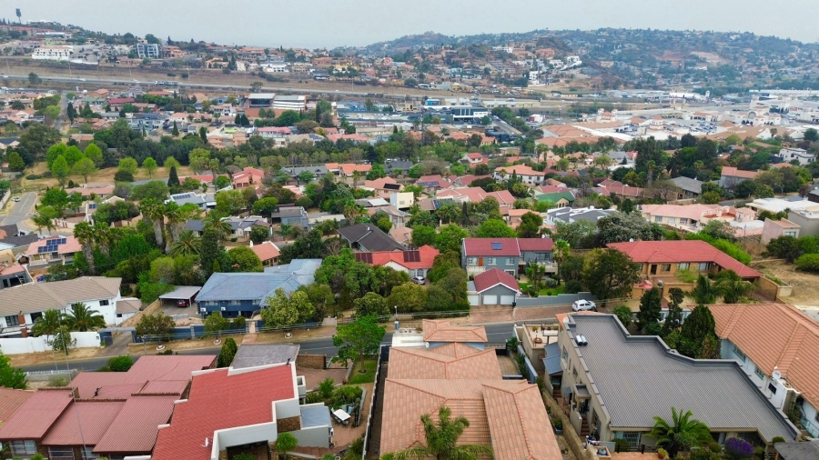 5 Bedroom Property for Sale in Oakdene Gauteng
