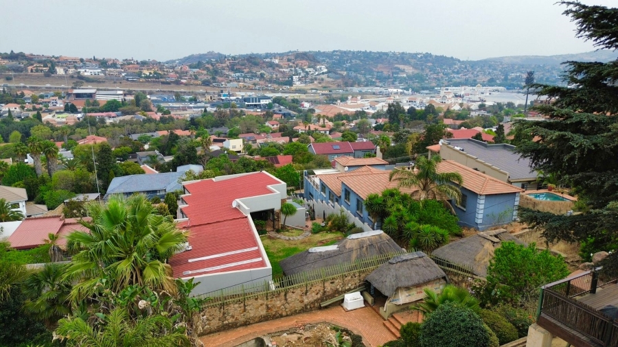 5 Bedroom Property for Sale in Oakdene Gauteng