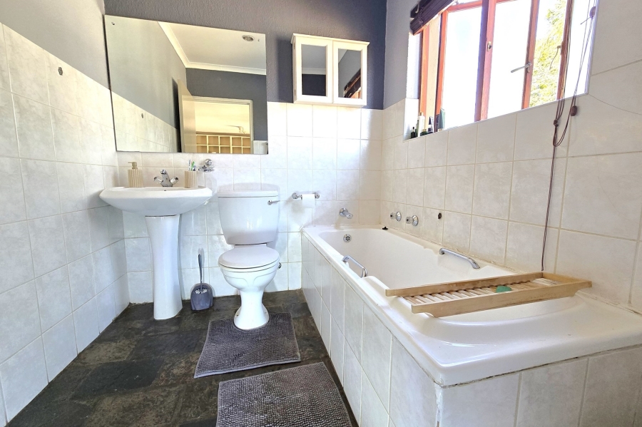 3 Bedroom Property for Sale in Woodhill Estate Gauteng