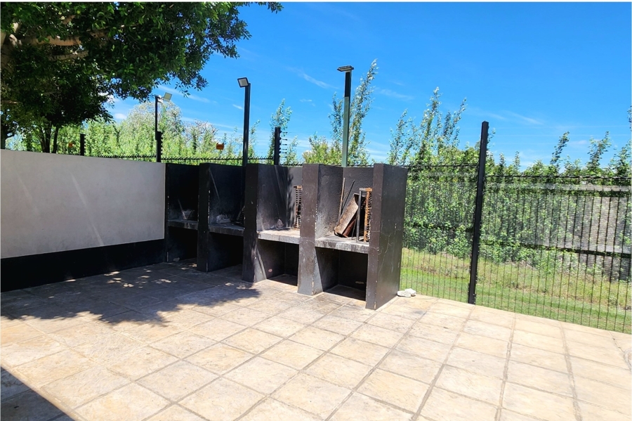 To Let 2 Bedroom Property for Rent in Noordwyk Gauteng