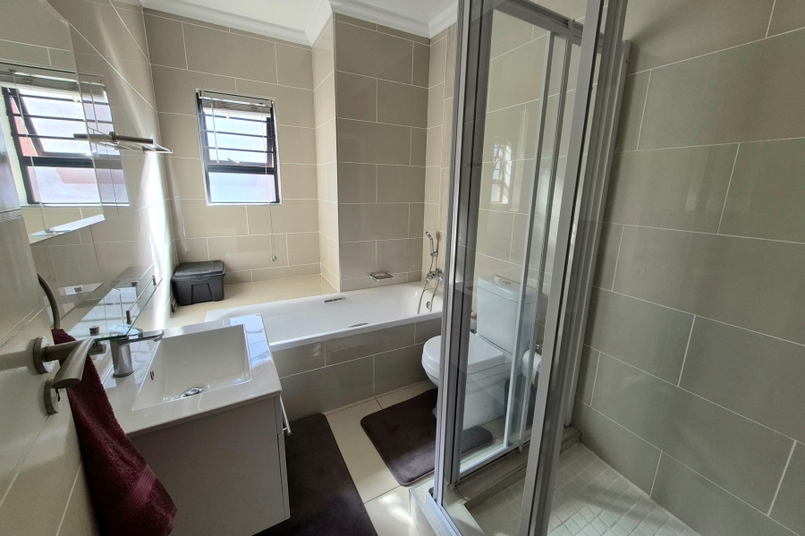 2 Bedroom Property for Sale in Crowthorne AH Gauteng