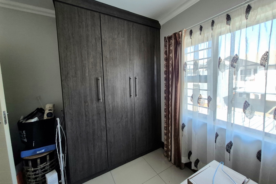 2 Bedroom Property for Sale in Crowthorne AH Gauteng
