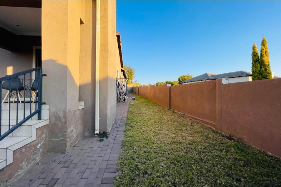To Let 3 Bedroom Property for Rent in Thatchfield Estate Gauteng