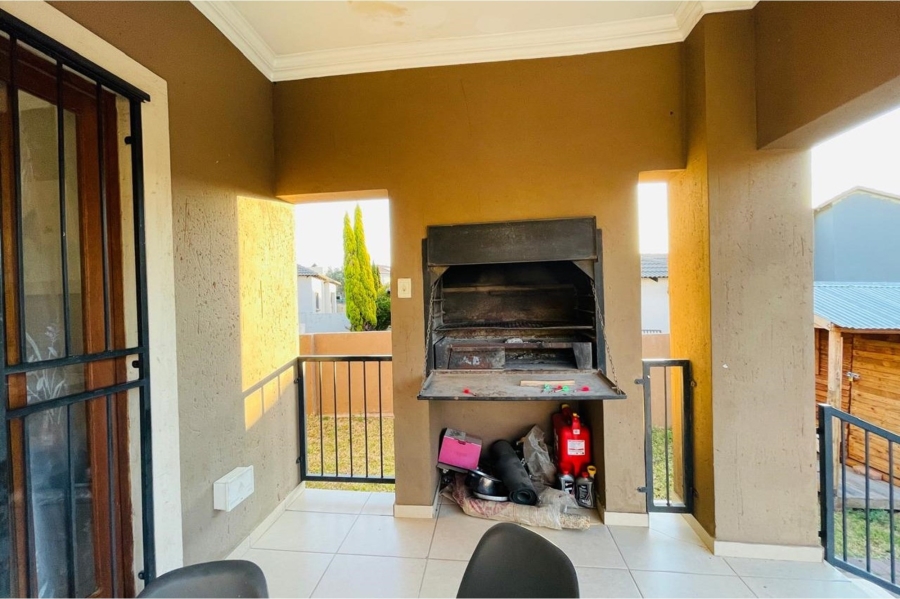 To Let 3 Bedroom Property for Rent in Thatchfield Estate Gauteng