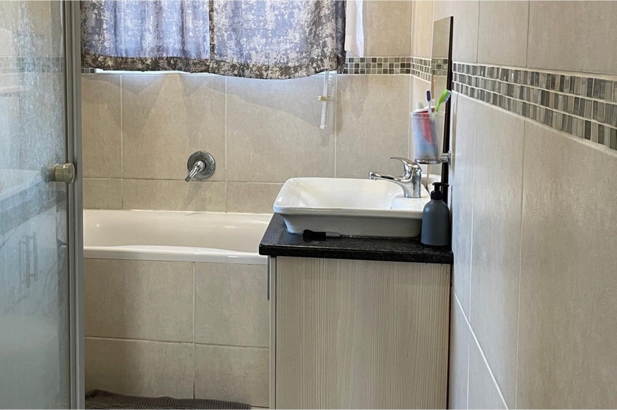 To Let 3 Bedroom Property for Rent in Thatchfield Estate Gauteng