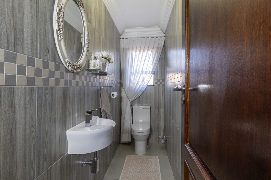 4 Bedroom Property for Sale in Sterrewag Gauteng