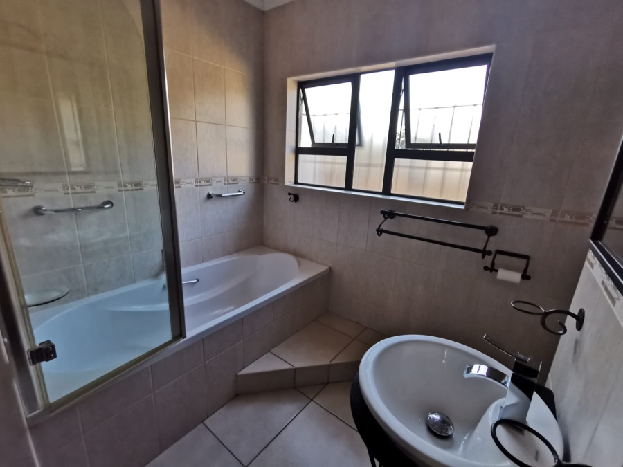 3 Bedroom Property for Sale in Brackenhurst Gauteng