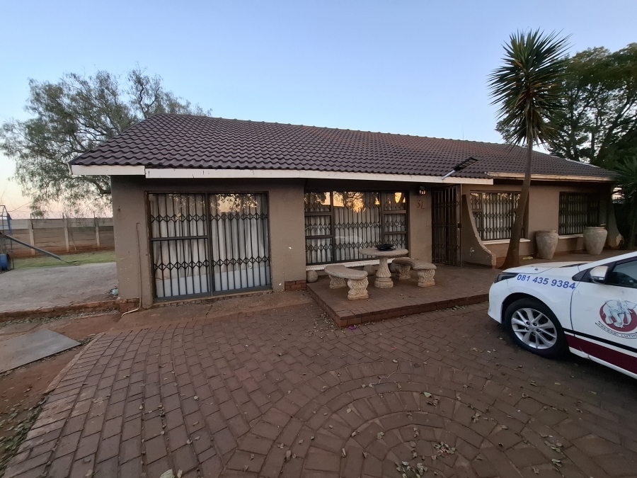 4 Bedroom Property for Sale in Krugersrus Gauteng
