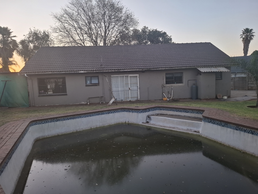 4 Bedroom Property for Sale in Krugersrus Gauteng