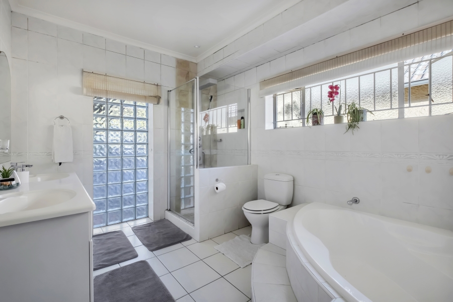 5 Bedroom Property for Sale in Ferndale Gauteng