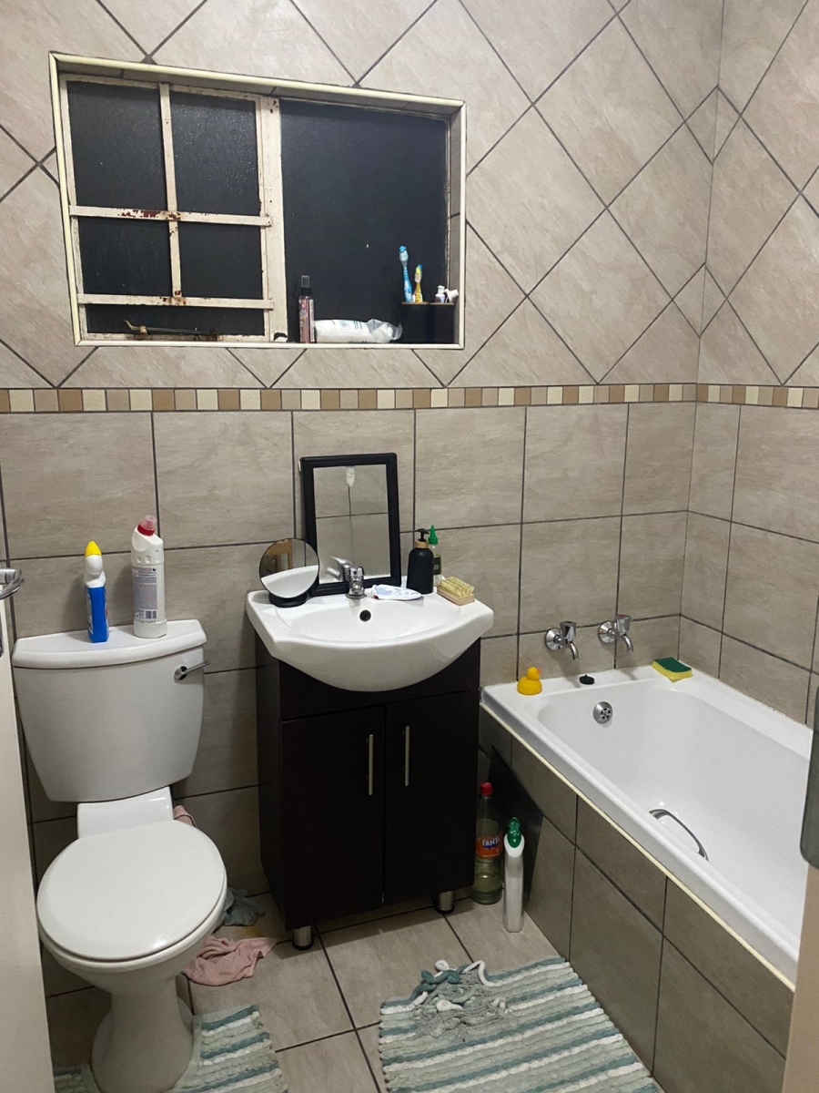 To Let 2 Bedroom Property for Rent in Allen Grove Gauteng