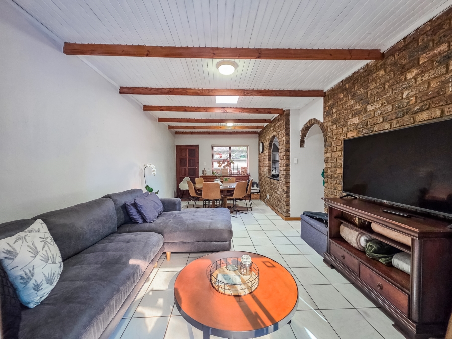 3 Bedroom Property for Sale in Faerie Glen Gauteng