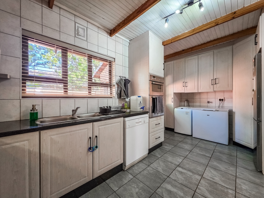 3 Bedroom Property for Sale in Faerie Glen Gauteng