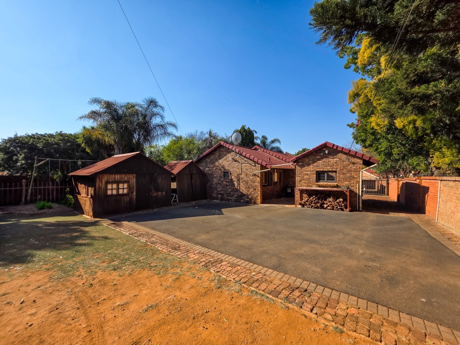 3 Bedroom Property for Sale in Faerie Glen Gauteng