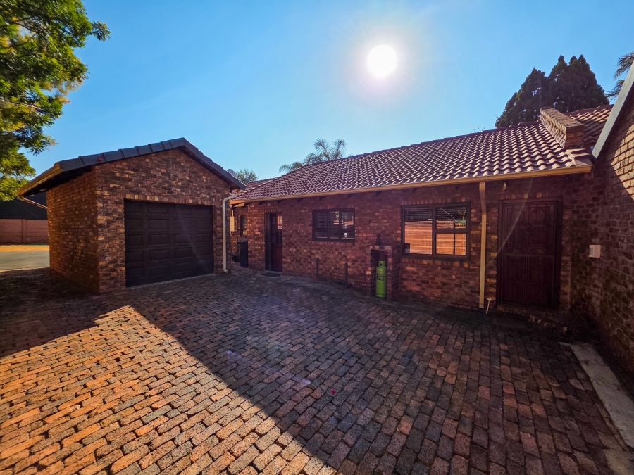 3 Bedroom Property for Sale in Faerie Glen Gauteng