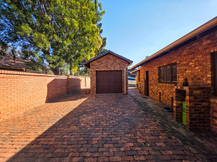 3 Bedroom Property for Sale in Faerie Glen Gauteng