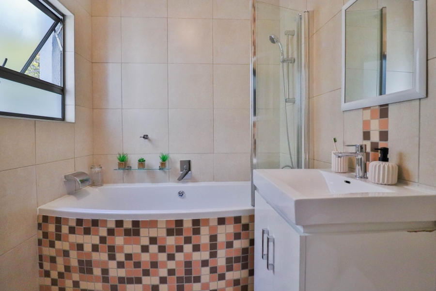 2 Bedroom Property for Sale in Glenvista Gauteng