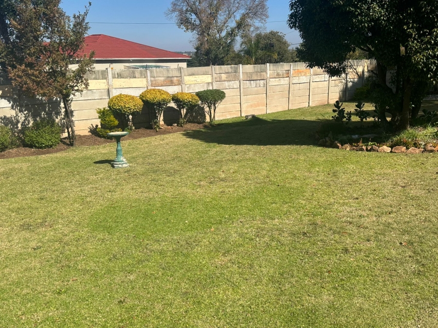 To Let 3 Bedroom Property for Rent in Discovery Gauteng