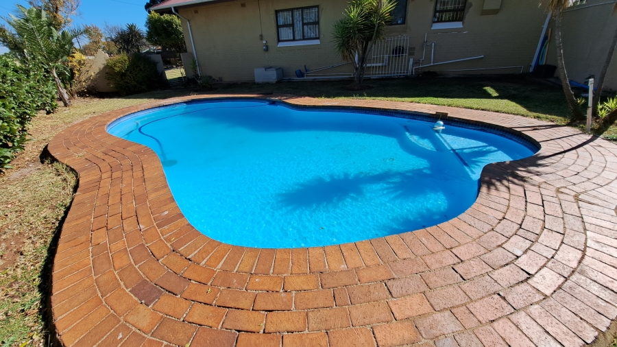 To Let 3 Bedroom Property for Rent in Discovery Gauteng
