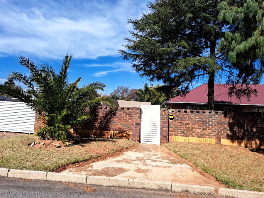 To Let 3 Bedroom Property for Rent in Discovery Gauteng
