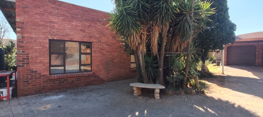 To Let 2 Bedroom Property for Rent in Riversdale Gauteng