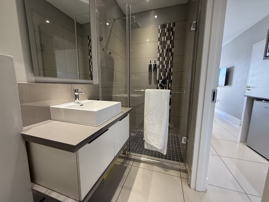 To Let 1 Bedroom Property for Rent in Rosebank Gauteng