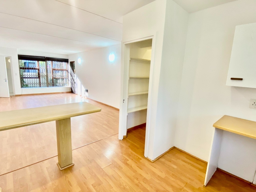 To Let 2 Bedroom Property for Rent in Atholl Gauteng