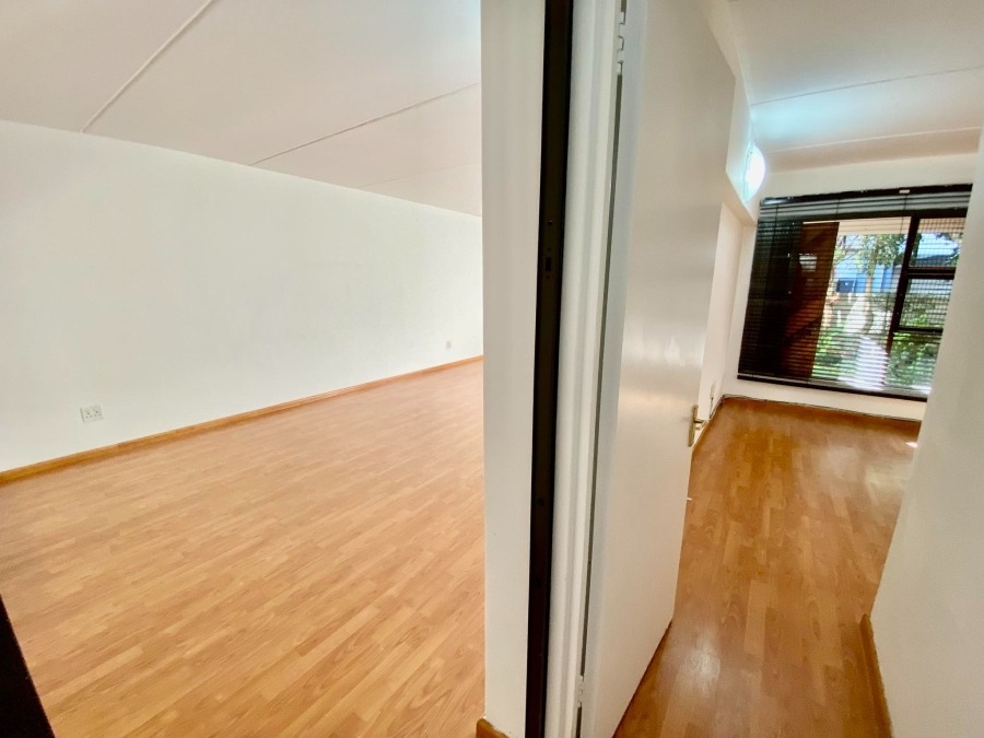 To Let 2 Bedroom Property for Rent in Atholl Gauteng