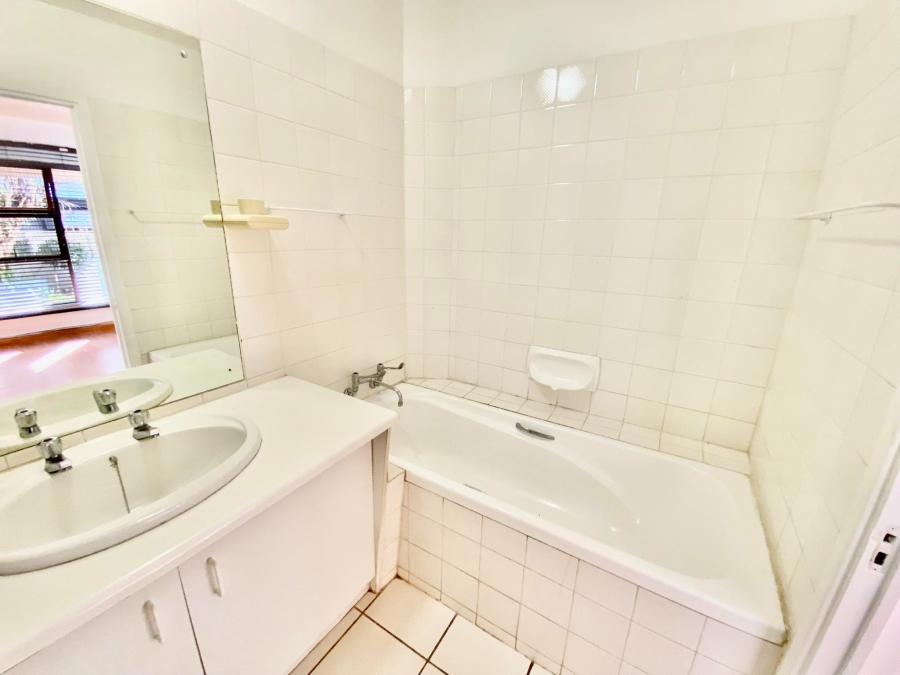 To Let 2 Bedroom Property for Rent in Atholl Gauteng