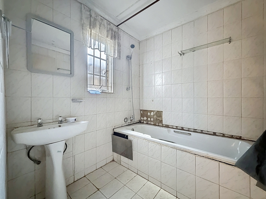 6 Bedroom Property for Sale in Shere Gauteng