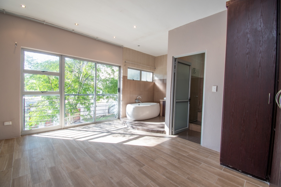 8 Bedroom Property for Sale in Melville Gauteng
