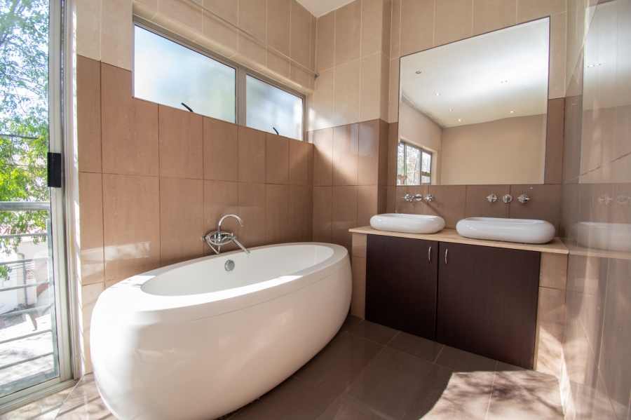 8 Bedroom Property for Sale in Melville Gauteng