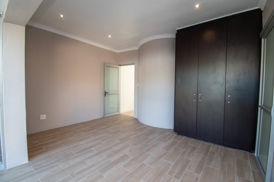 8 Bedroom Property for Sale in Melville Gauteng