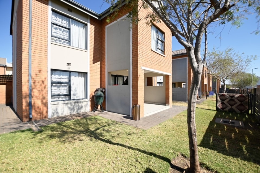 3 Bedroom Property for Sale in Zambezi Manor Lifestyle Estate Gauteng